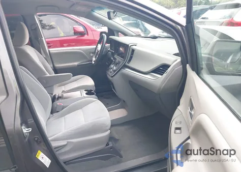 2015 Toyota Sienna Le z USA, uszkodzony, nr VIN 5TDKK3DC8FS632906